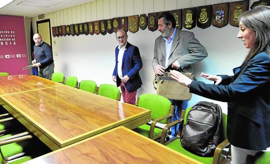 María Dolores Muñoz, ayer, antes de iniciar la reunión con los dirigentes agrarios. 