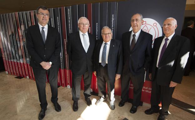 Exrectores de la UMU que han recibido las Medallas de Oro este viernes.