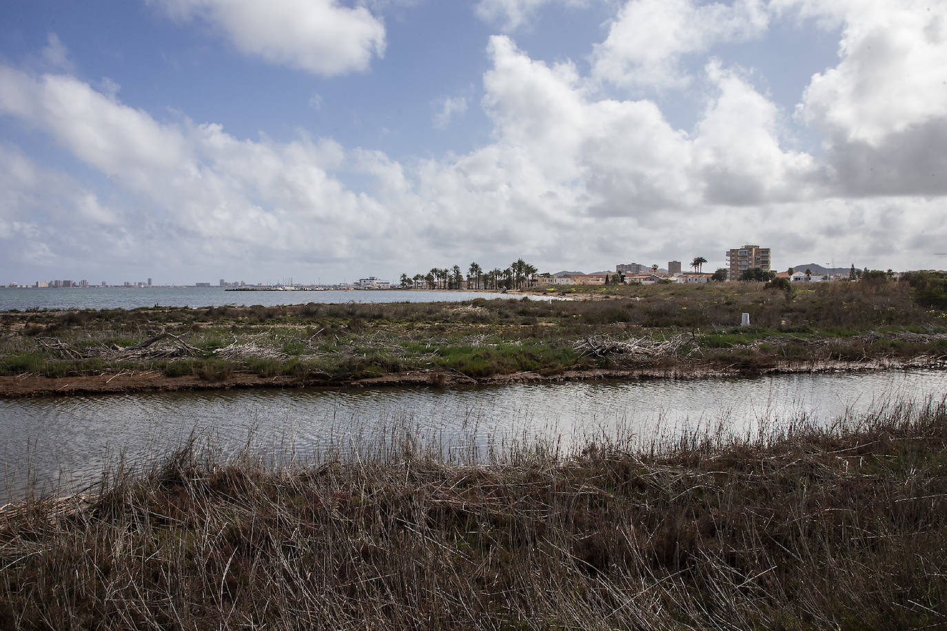 Fotos: Tres ramblas arrastran al Mar Menor residuos mineros con altos niveles de 5 metales pesados