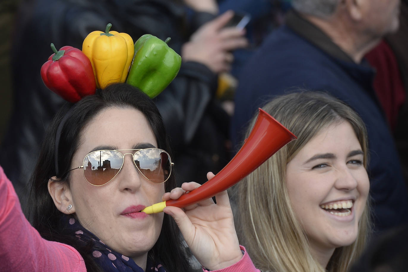 El sector agricola y ganadero ha llevado sus exigencias a la calle con pancartas de todo tipo pidiendo más ayudas a los políticos y una regulación que mejore sus condiciones
