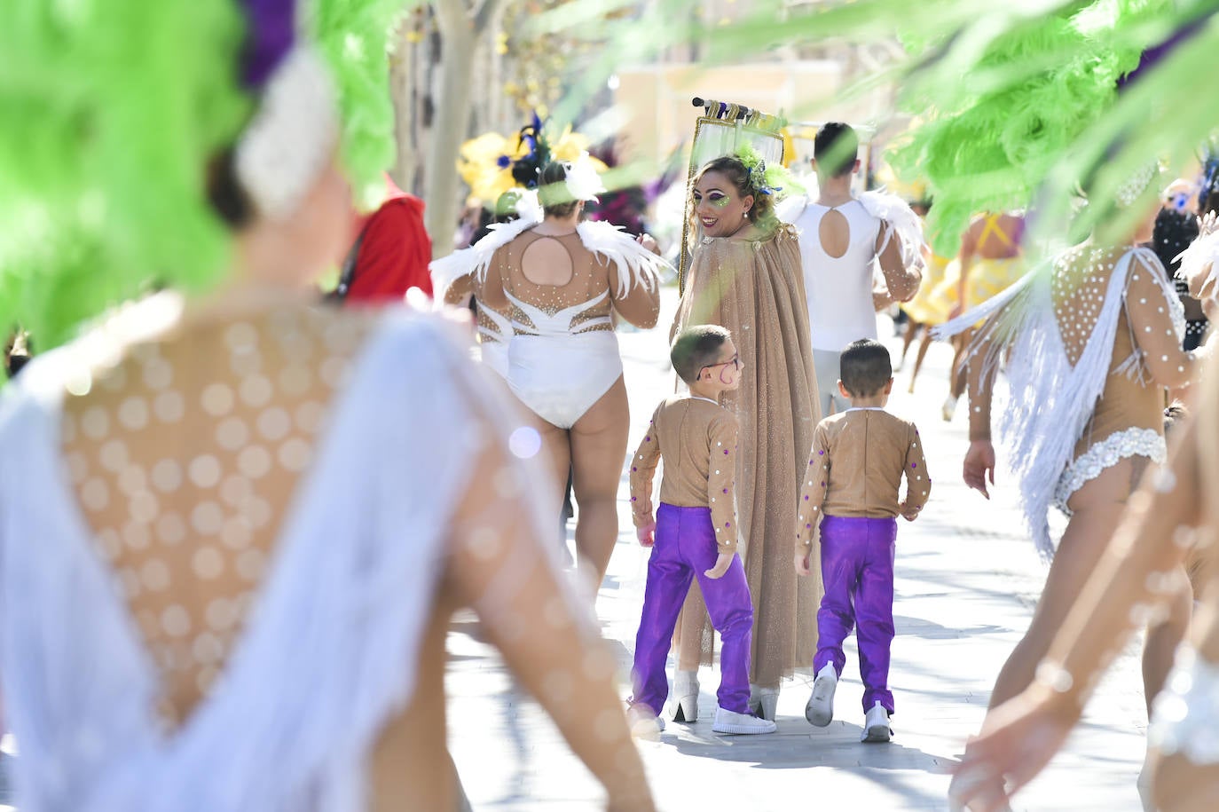 Por megafonía y entre canciones, invitaban a conocer sus fiestas, en especial el desfile de piñata del próximo domingo 1 de marzo.