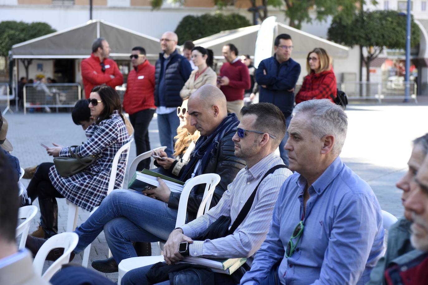 La jornada, que se celebra hoy en el Cuartel de Artillería desde las 11 a las 21 horas, dará a conocer los beneficios de los vehículos ECO para las personas y el medio ambiente.