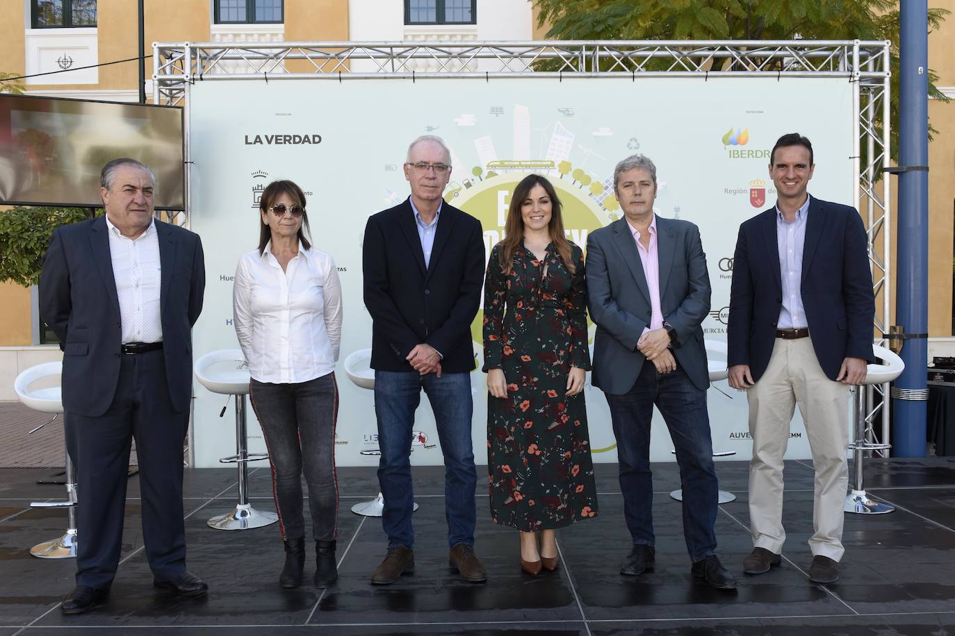 La jornada, que se celebra hoy en el Cuartel de Artillería desde las 11 a las 21 horas, dará a conocer los beneficios de los vehículos ECO para las personas y el medio ambiente.