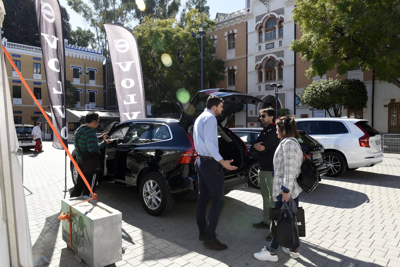 La jornada, que se celebra hoy en el Cuartel de Artillería desde las 11 a las 21 horas, dará a conocer los beneficios de los vehículos ECO para las personas y el medio ambiente.