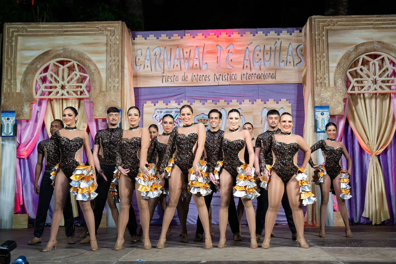 El actor Fernando Tejero se viste de juglar y relata en su pregón cómo habría sido su vida en Águilas: «Me perdí de chaval tener mis días de fútbol en El Rubial».