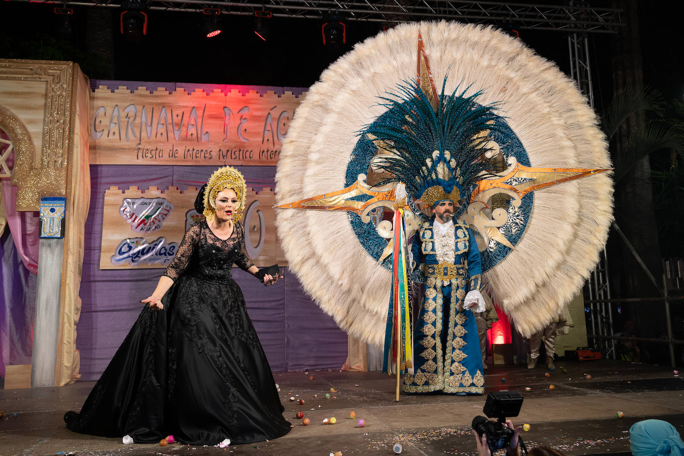 El actor Fernando Tejero se viste de juglar y relata en su pregón cómo habría sido su vida en Águilas: «Me perdí de chaval tener mis días de fútbol en El Rubial».