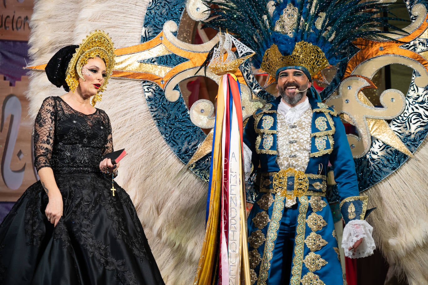 El actor Fernando Tejero se viste de juglar y relata en su pregón cómo habría sido su vida en Águilas: «Me perdí de chaval tener mis días de fútbol en El Rubial».