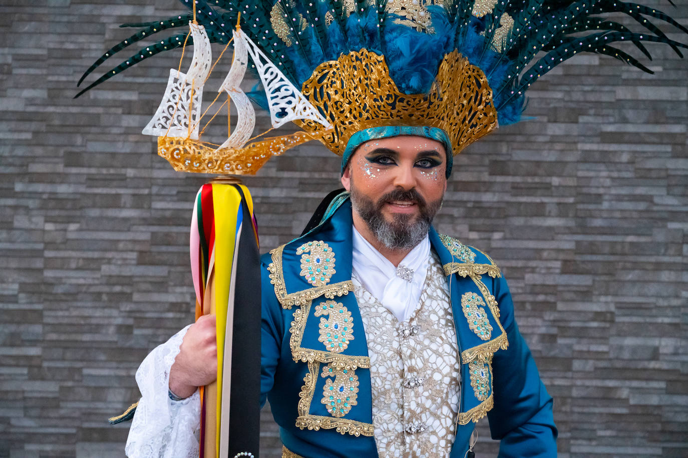 El actor Fernando Tejero se viste de juglar y relata en su pregón cómo habría sido su vida en Águilas: «Me perdí de chaval tener mis días de fútbol en El Rubial».
