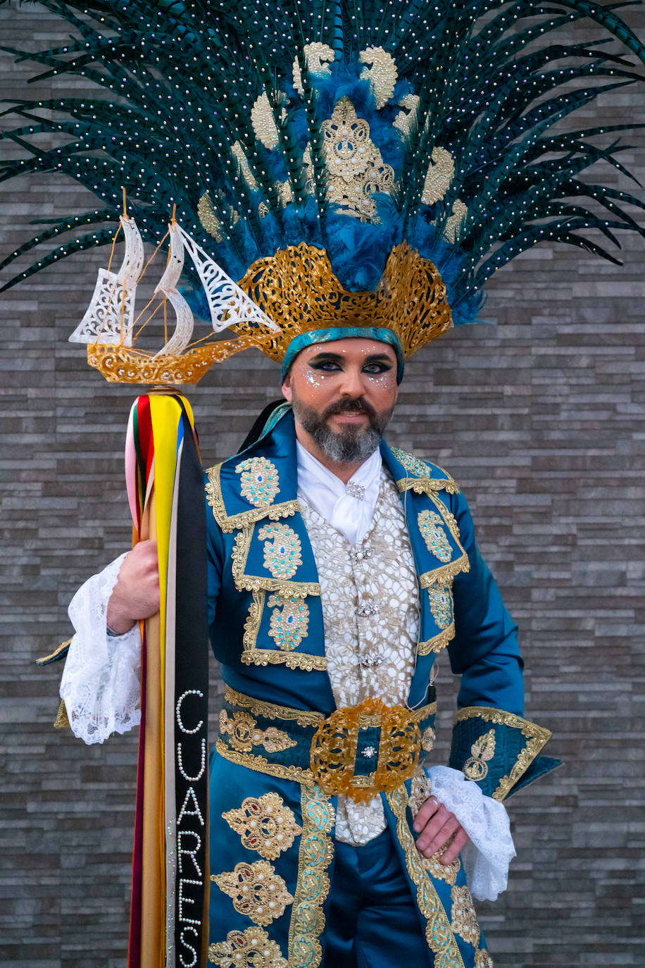 El actor Fernando Tejero se viste de juglar y relata en su pregón cómo habría sido su vida en Águilas: «Me perdí de chaval tener mis días de fútbol en El Rubial».