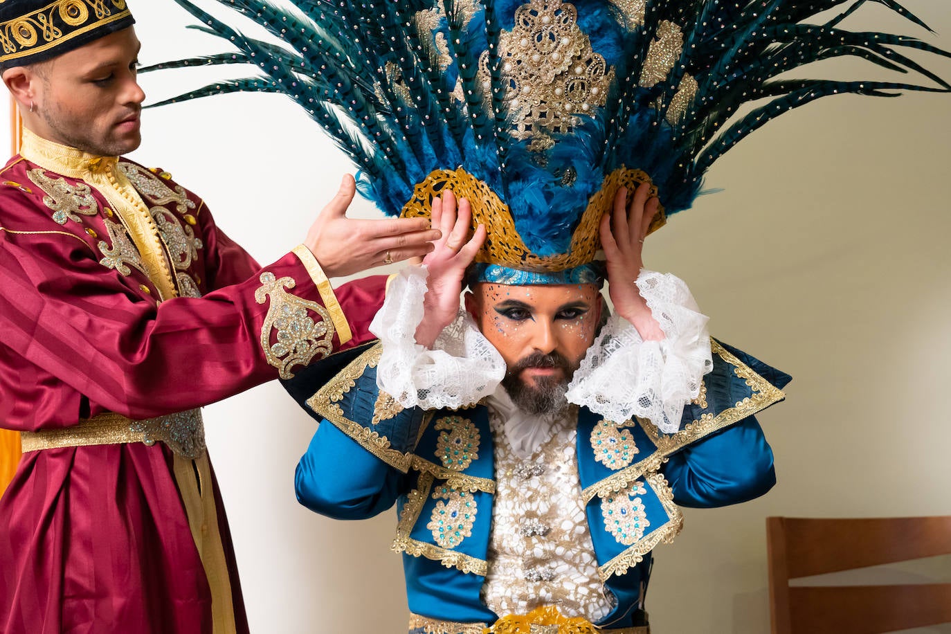 El actor Fernando Tejero se viste de juglar y relata en su pregón cómo habría sido su vida en Águilas: «Me perdí de chaval tener mis días de fútbol en El Rubial».