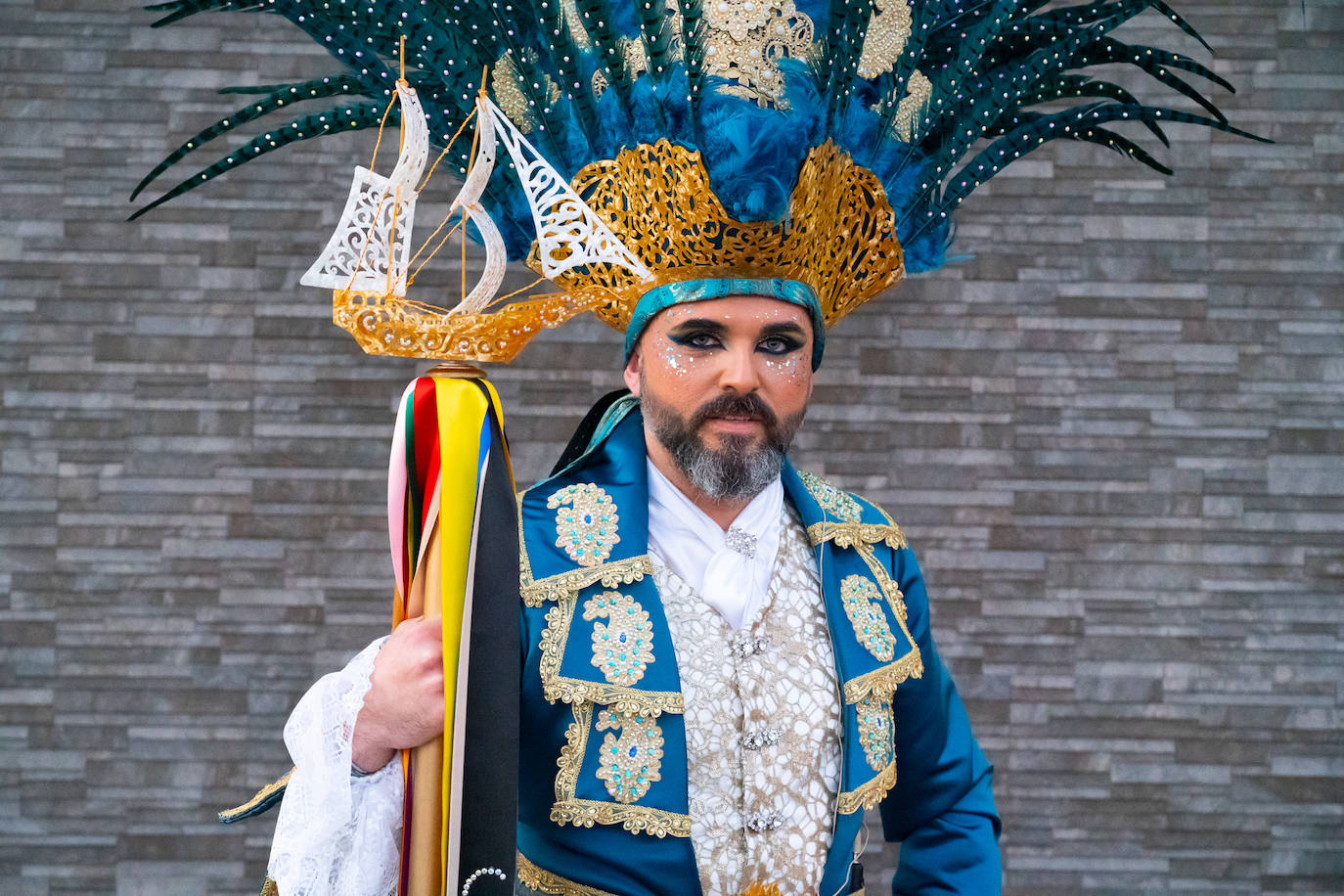 El actor Fernando Tejero se viste de juglar y relata en su pregón cómo habría sido su vida en Águilas: «Me perdí de chaval tener mis días de fútbol en El Rubial».