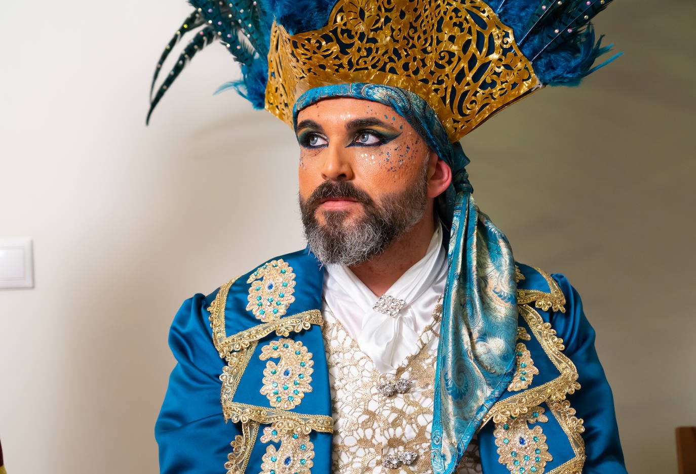 El actor Fernando Tejero se viste de juglar y relata en su pregón cómo habría sido su vida en Águilas: «Me perdí de chaval tener mis días de fútbol en El Rubial».