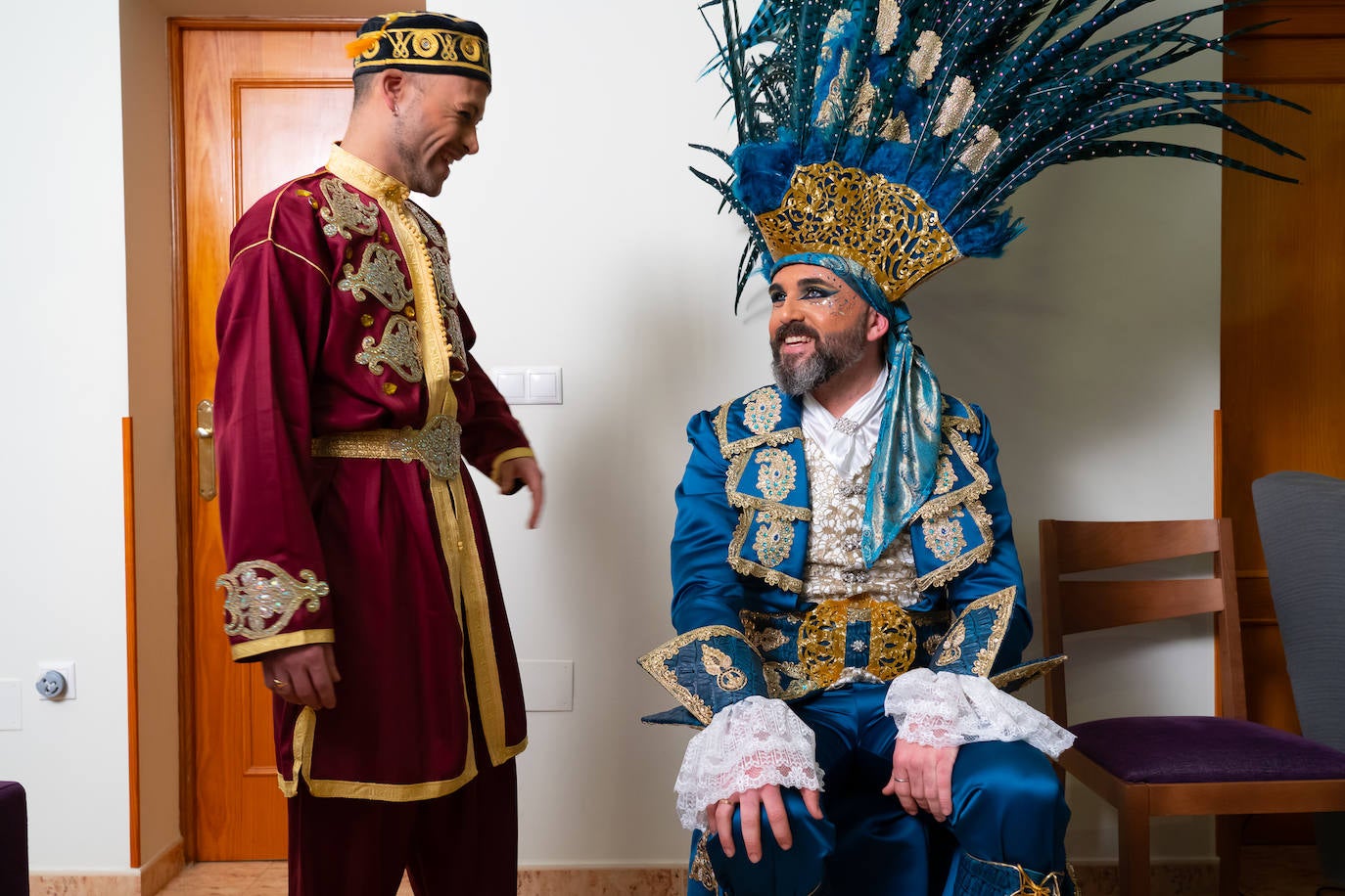 El actor Fernando Tejero se viste de juglar y relata en su pregón cómo habría sido su vida en Águilas: «Me perdí de chaval tener mis días de fútbol en El Rubial».