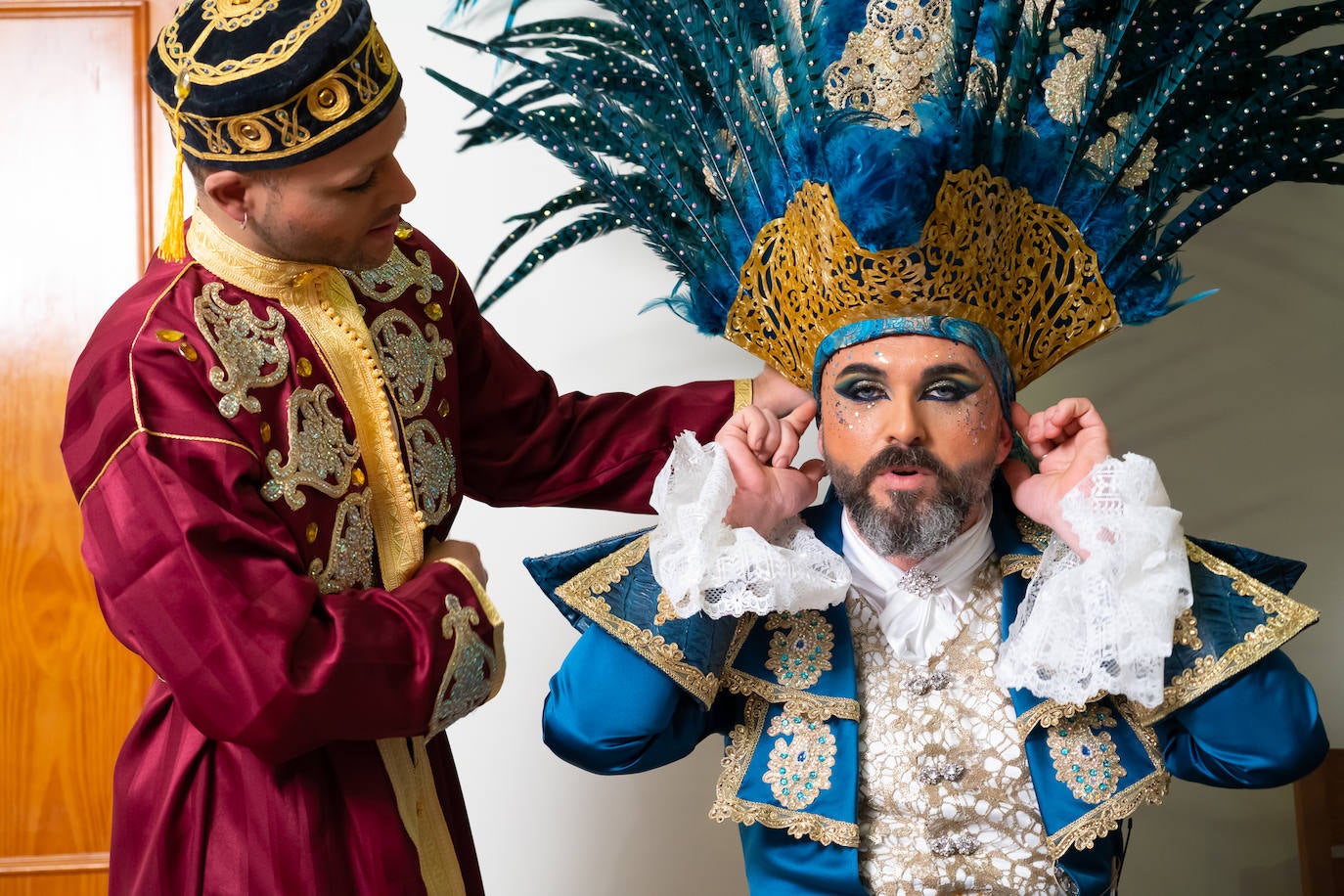 El actor Fernando Tejero se viste de juglar y relata en su pregón cómo habría sido su vida en Águilas: «Me perdí de chaval tener mis días de fútbol en El Rubial».