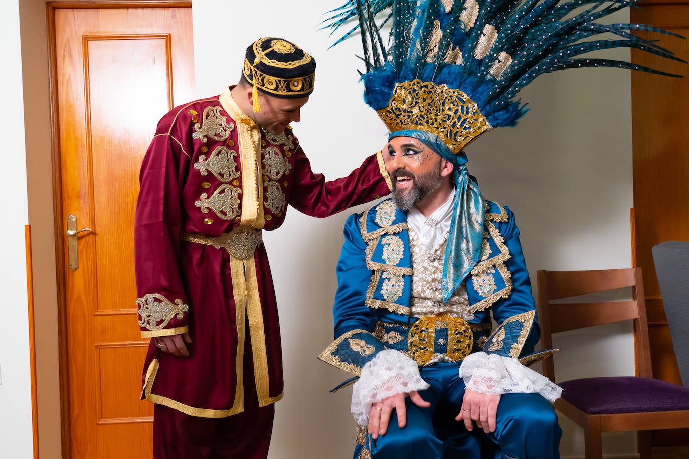 El actor Fernando Tejero se viste de juglar y relata en su pregón cómo habría sido su vida en Águilas: «Me perdí de chaval tener mis días de fútbol en El Rubial».