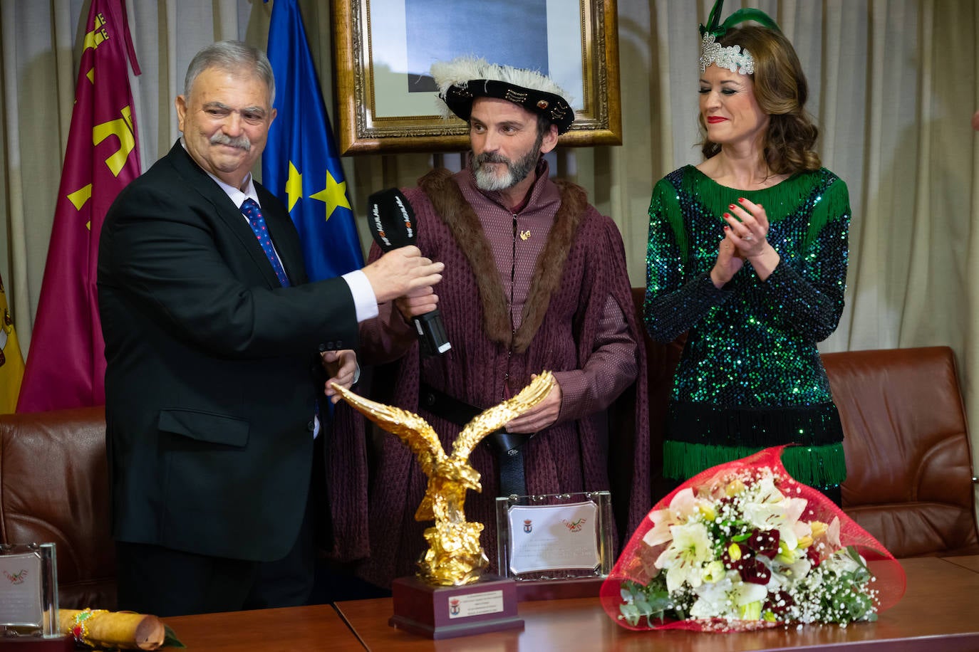 El actor Fernando Tejero se viste de juglar y relata en su pregón cómo habría sido su vida en Águilas: «Me perdí de chaval tener mis días de fútbol en El Rubial».