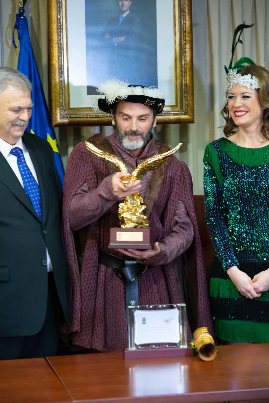 El actor Fernando Tejero se viste de juglar y relata en su pregón cómo habría sido su vida en Águilas: «Me perdí de chaval tener mis días de fútbol en El Rubial».