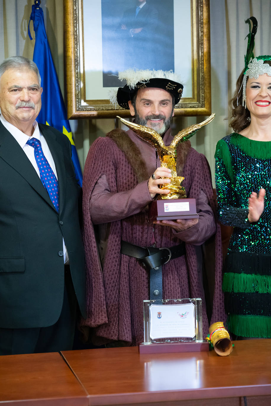 El actor Fernando Tejero se viste de juglar y relata en su pregón cómo habría sido su vida en Águilas: «Me perdí de chaval tener mis días de fútbol en El Rubial».