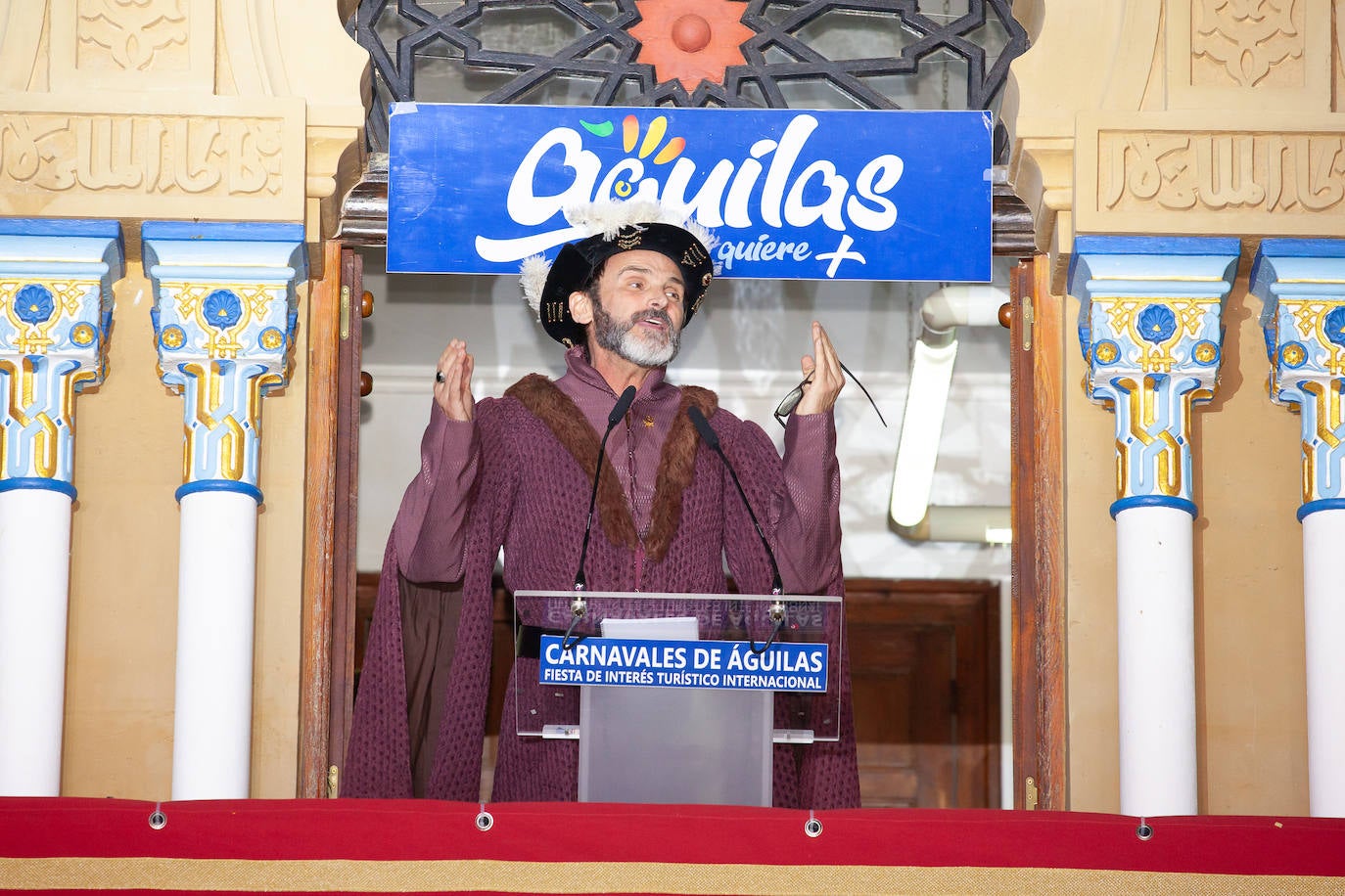 El actor Fernando Tejero se viste de juglar y relata en su pregón cómo habría sido su vida en Águilas: «Me perdí de chaval tener mis días de fútbol en El Rubial».