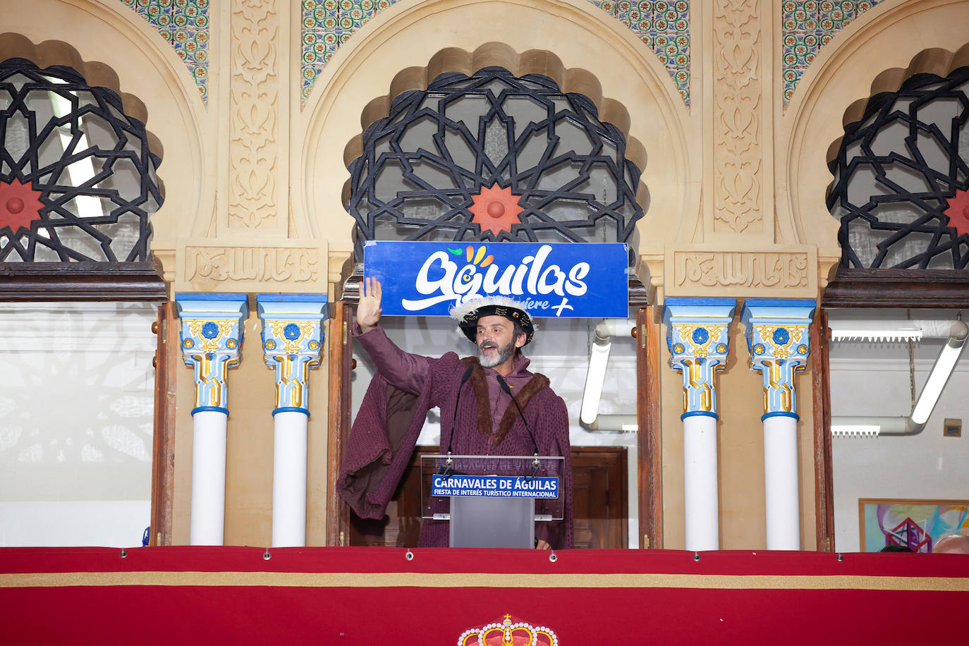 El actor Fernando Tejero se viste de juglar y relata en su pregón cómo habría sido su vida en Águilas: «Me perdí de chaval tener mis días de fútbol en El Rubial».
