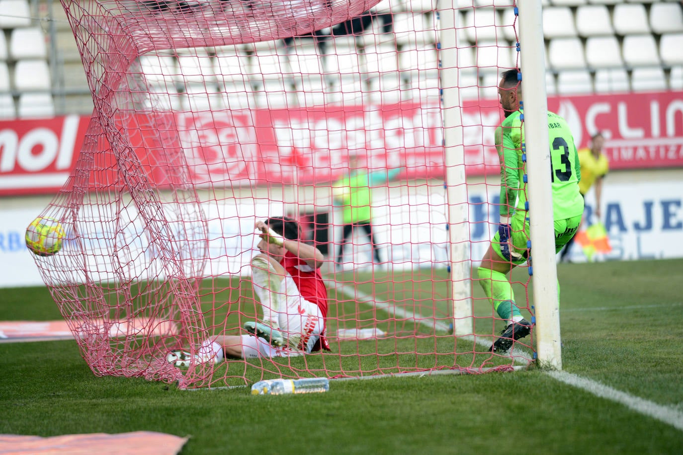 Fotos: El derbi de la capital solo fue de color grana