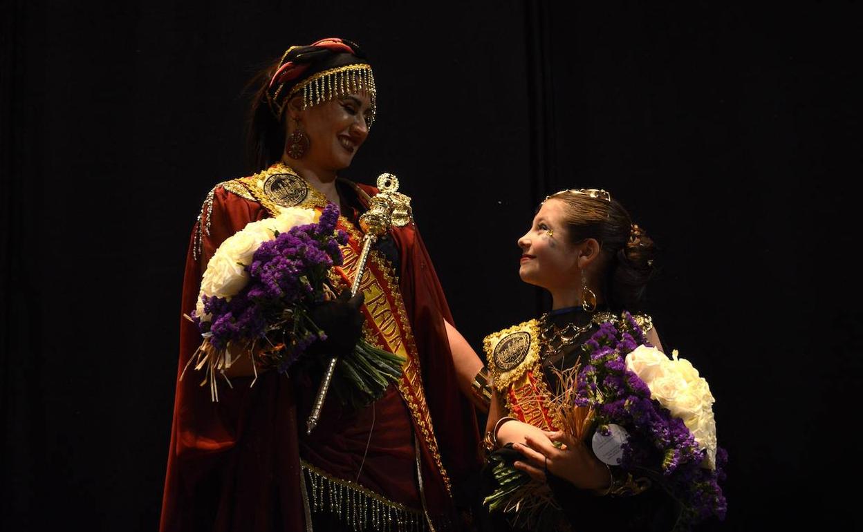 Desirée Castillo y Elena Villar López, este domingo, en el Teatro Romea.