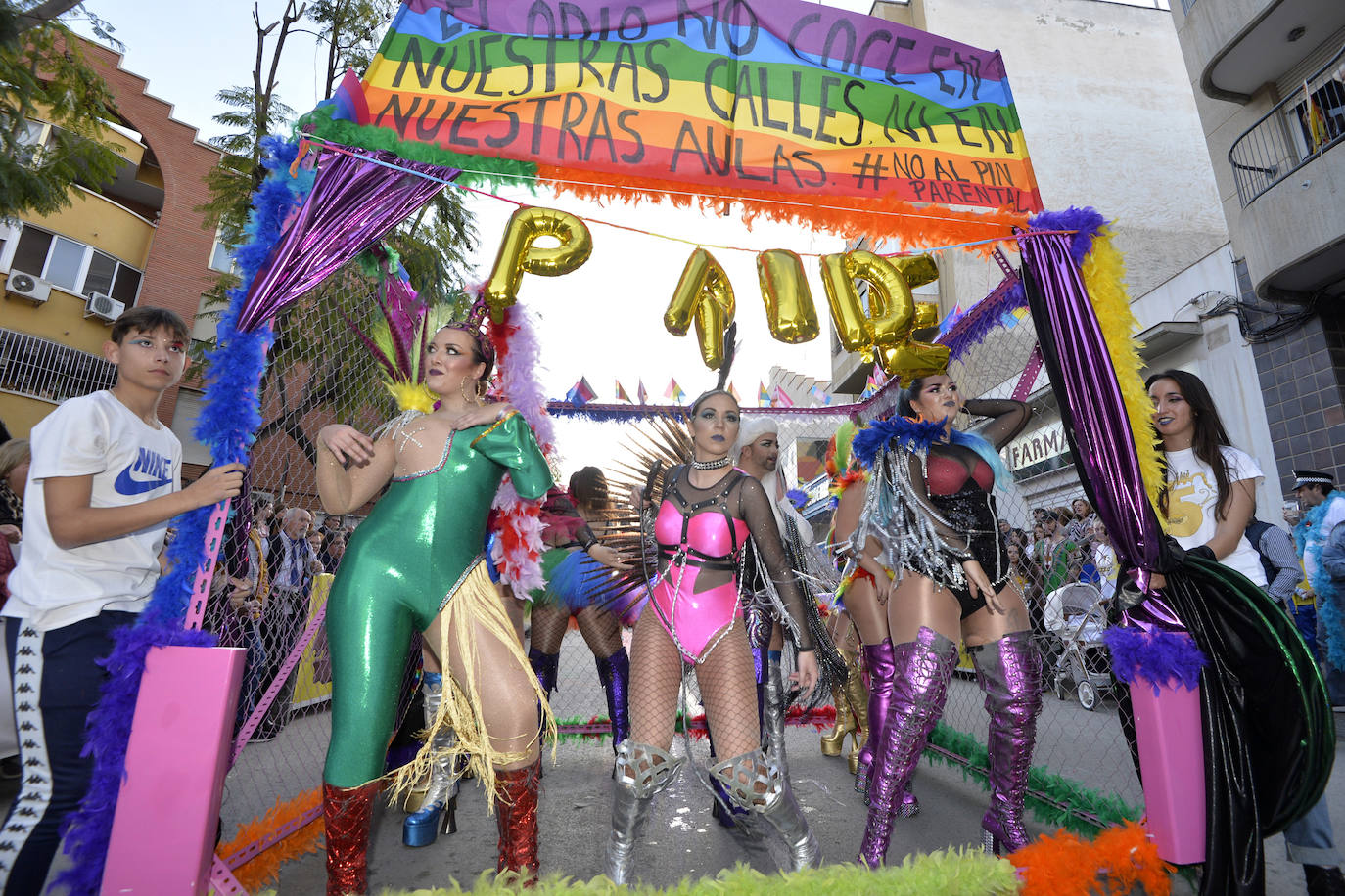 Fotos: Plumas, lentejuelas y sátira en el desfile más importante del Carnaval de Cabezo de Torres