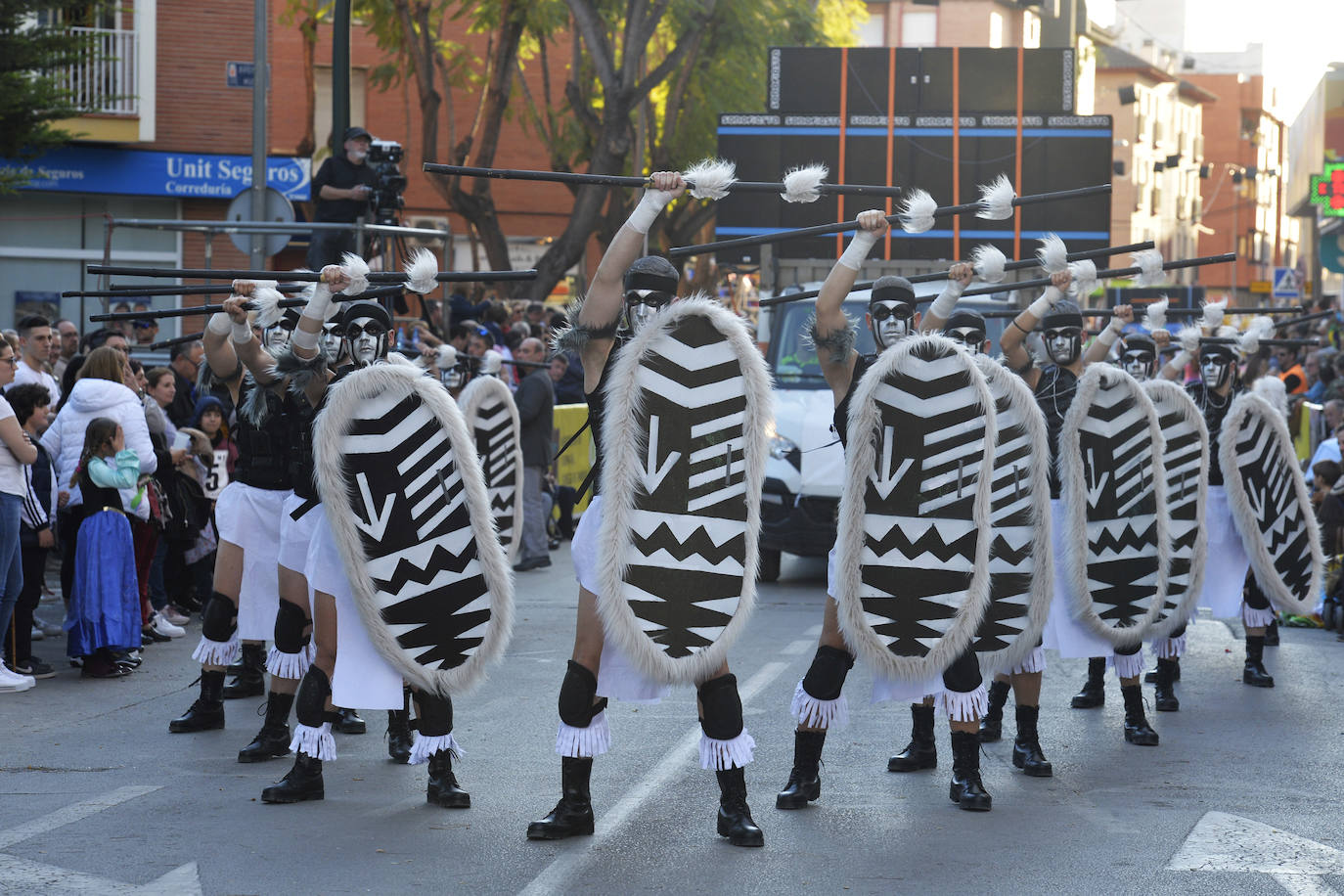 Fotos: Plumas, lentejuelas y sátira en el desfile más importante del Carnaval de Cabezo de Torres