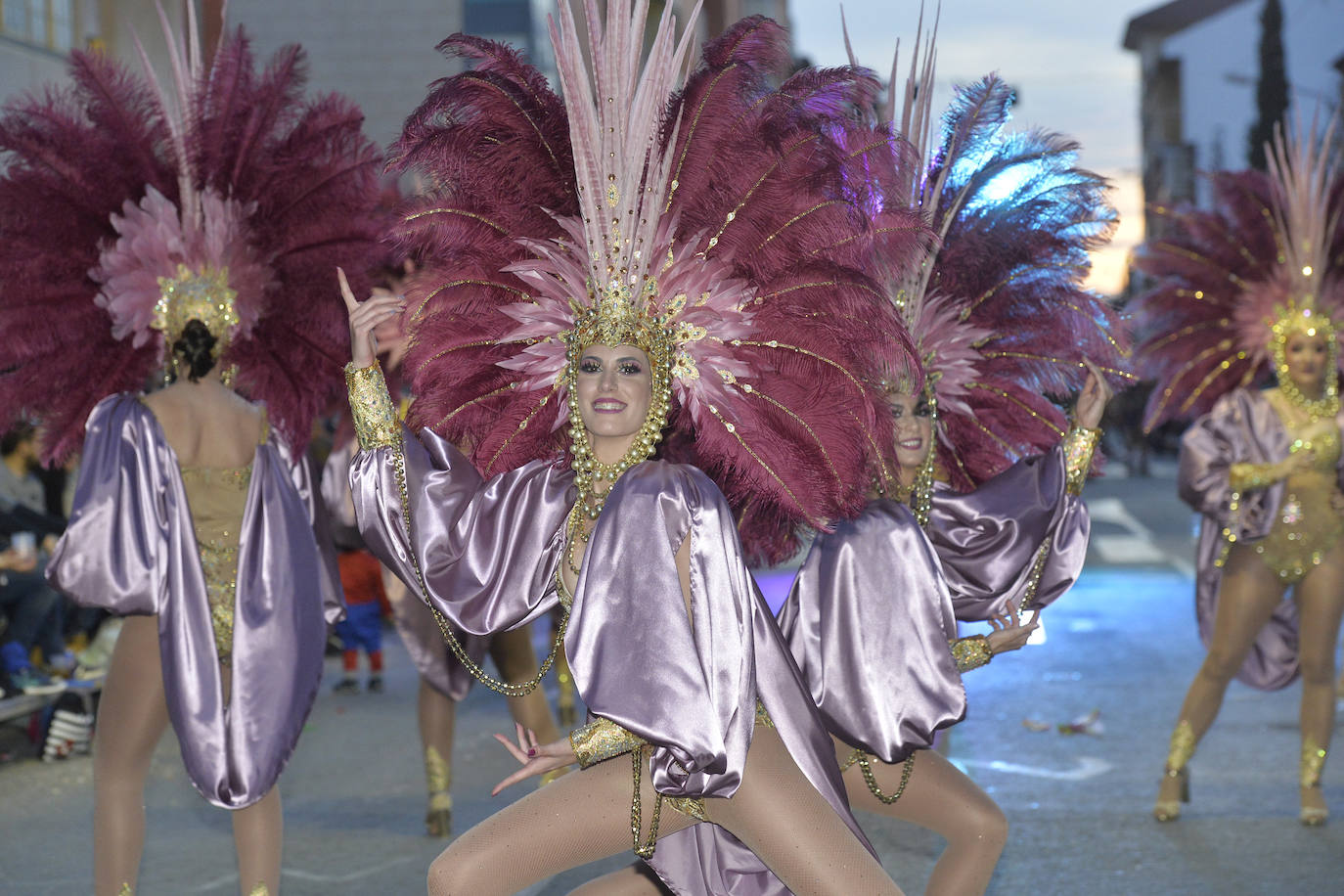 Fotos: Plumas, lentejuelas y sátira en el desfile más importante del Carnaval de Cabezo de Torres