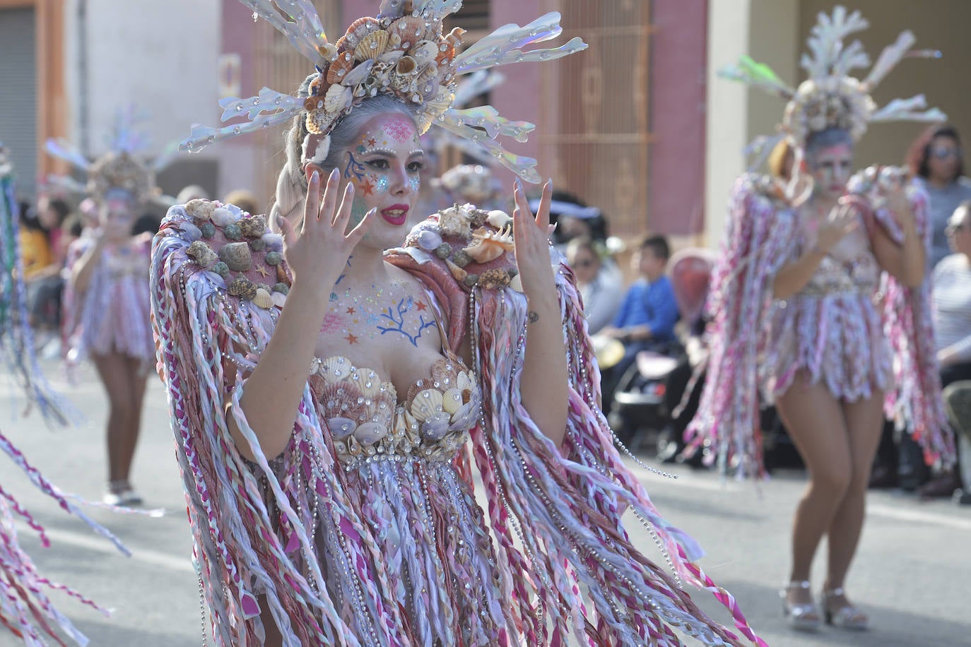 Fotos: Plumas, lentejuelas y sátira en el desfile más importante del Carnaval de Cabezo de Torres