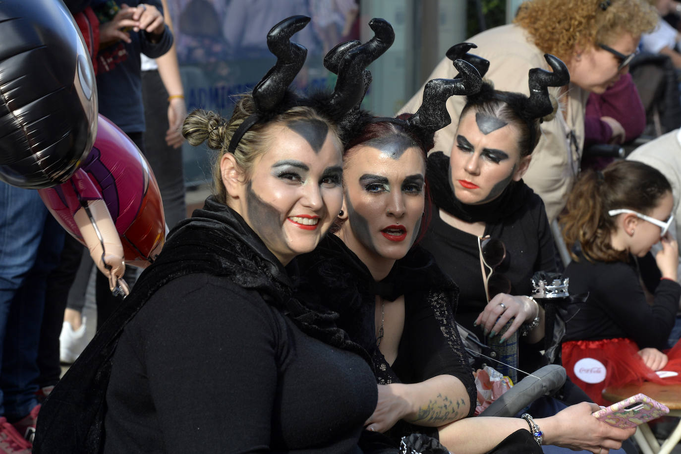 Fotos: Plumas, lentejuelas y sátira en el desfile más importante del Carnaval de Cabezo de Torres