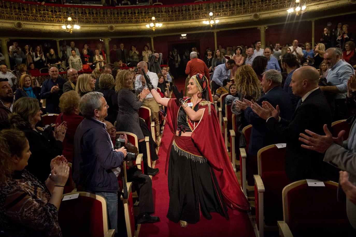 Fotos: La Abanderada dela Federación, Desirée Castillo, anima a «conocer la historia de Murcia»