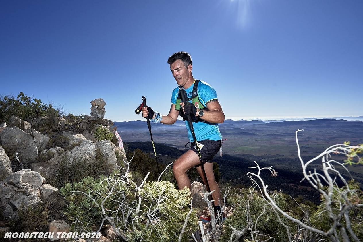 El atleta del Bicihuerta completa los 61 kilómetros con un tiempo de 6:46:30, por los 9:11:36 para la corredora del Kampamento Base