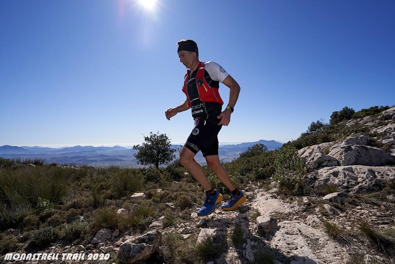 El atleta del Bicihuerta completa los 61 kilómetros con un tiempo de 6:46:30, por los 9:11:36 para la corredora del Kampamento Base