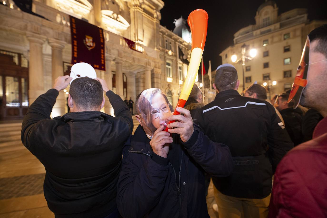 Fotos: Un centenar de funcionarios de Cartagena boicotean el acto de La Llamada