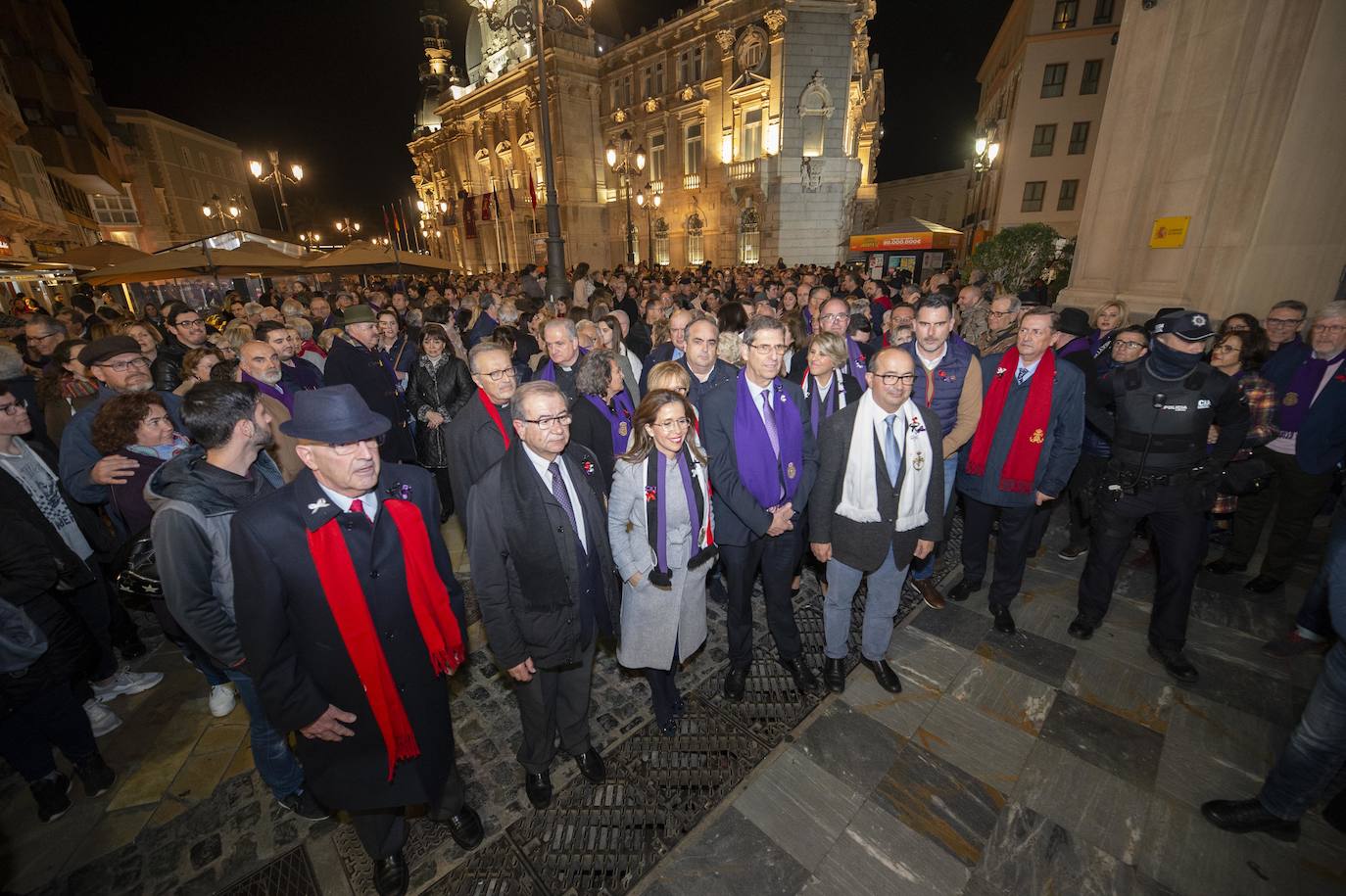 Fotos: Un centenar de funcionarios de Cartagena boicotean el acto de La Llamada