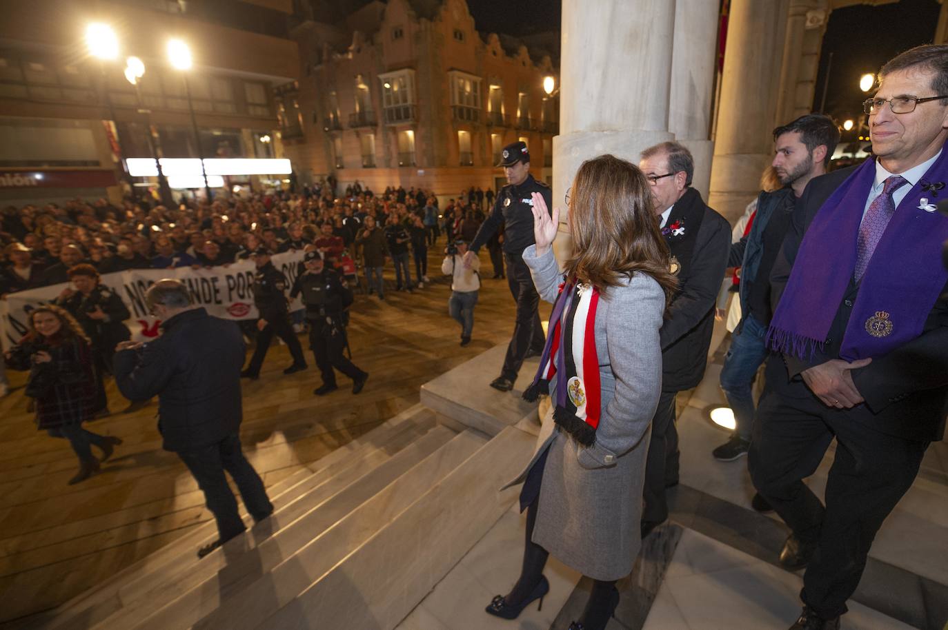 Fotos: Un centenar de funcionarios de Cartagena boicotean el acto de La Llamada