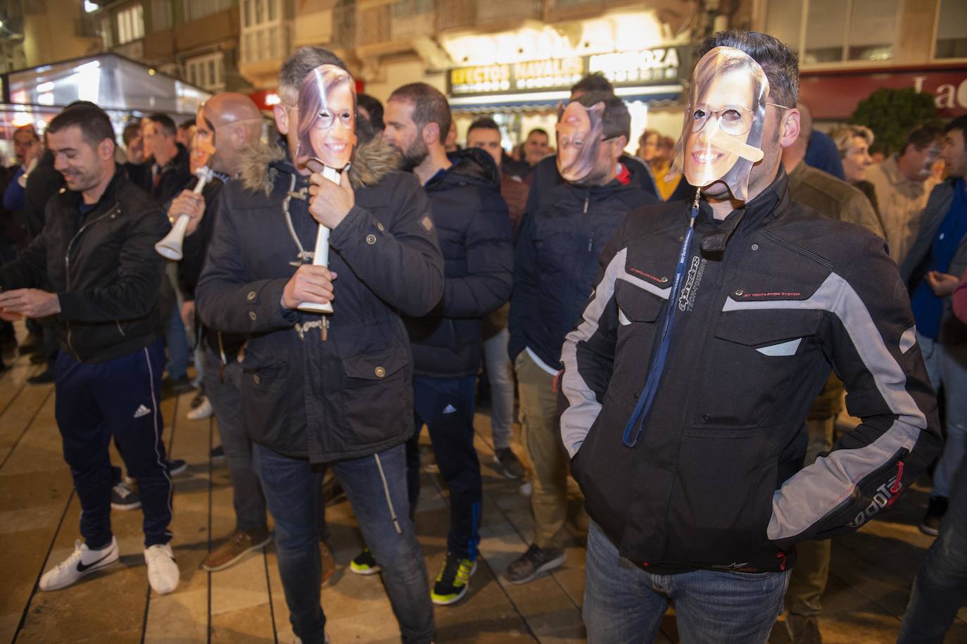 Fotos: Un centenar de funcionarios de Cartagena boicotean el acto de La Llamada