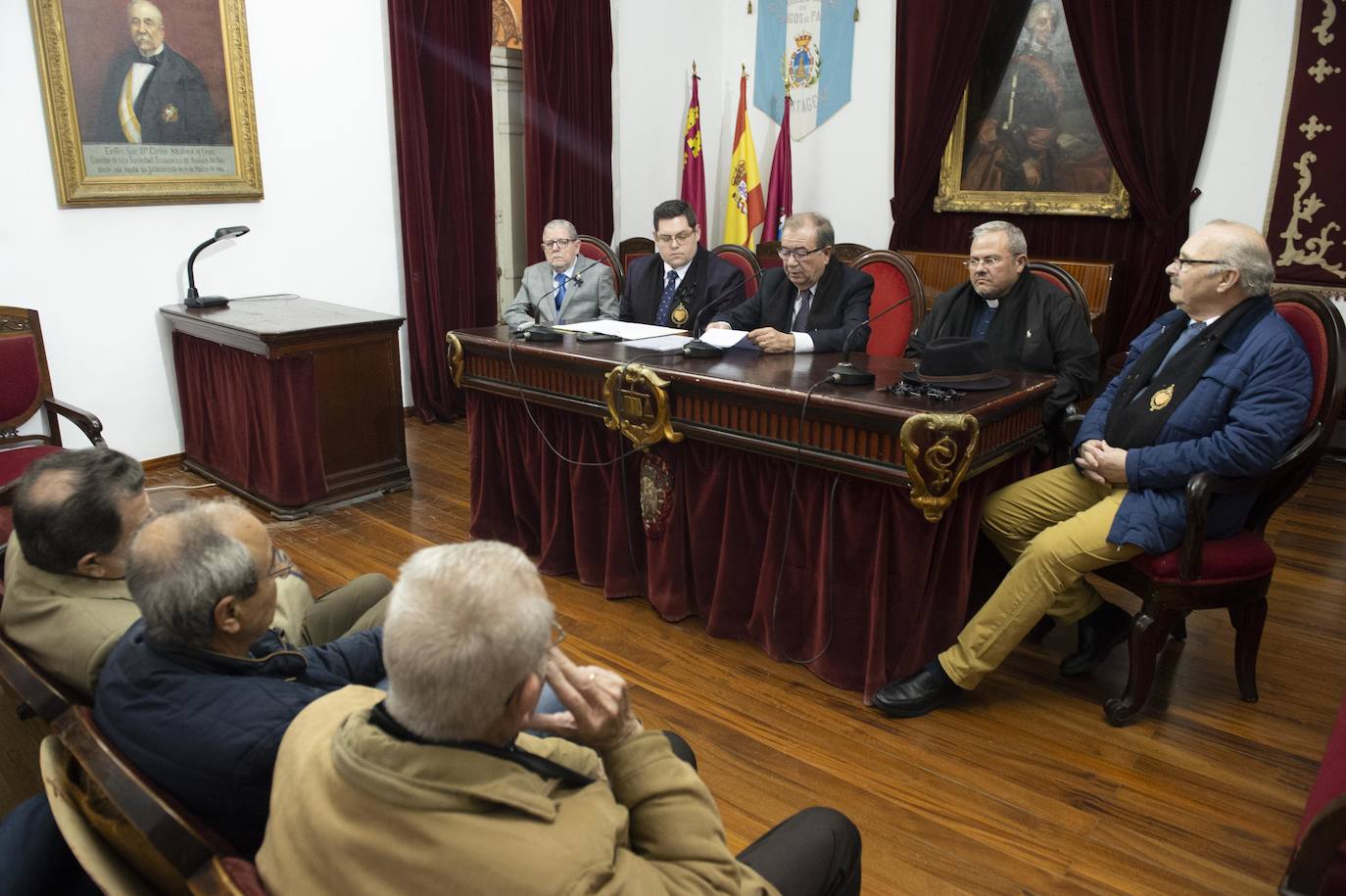 Fotos: Un centenar de funcionarios de Cartagena boicotean el acto de La Llamada