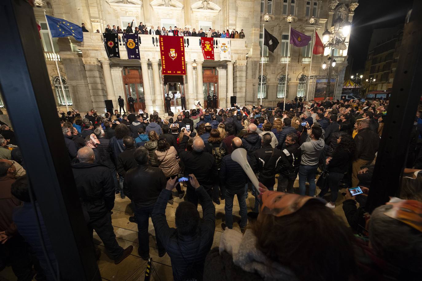 Fotos: Un centenar de funcionarios de Cartagena boicotean el acto de La Llamada