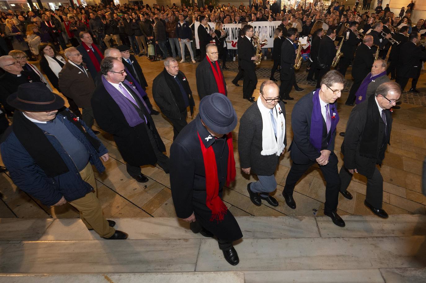 Fotos: Un centenar de funcionarios de Cartagena boicotean el acto de La Llamada