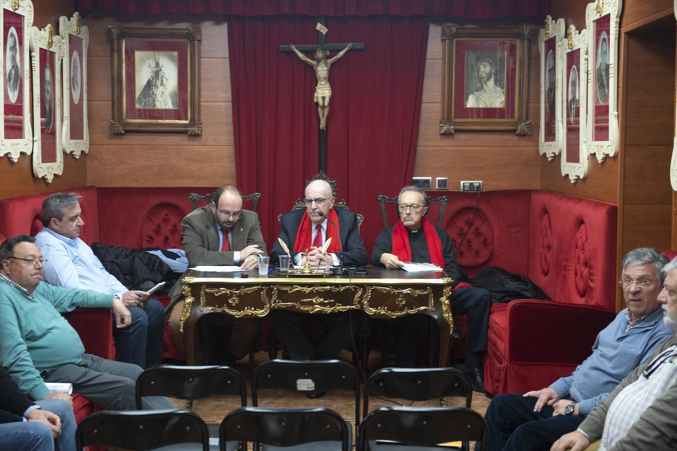 Fotos: Un centenar de funcionarios de Cartagena boicotean el acto de La Llamada