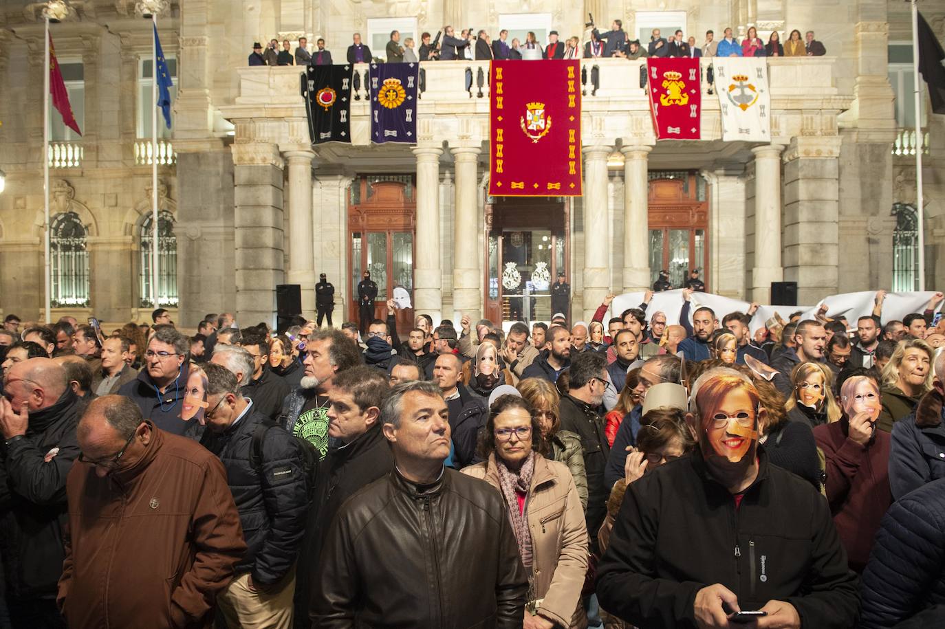 Fotos: Un centenar de funcionarios de Cartagena boicotean el acto de La Llamada