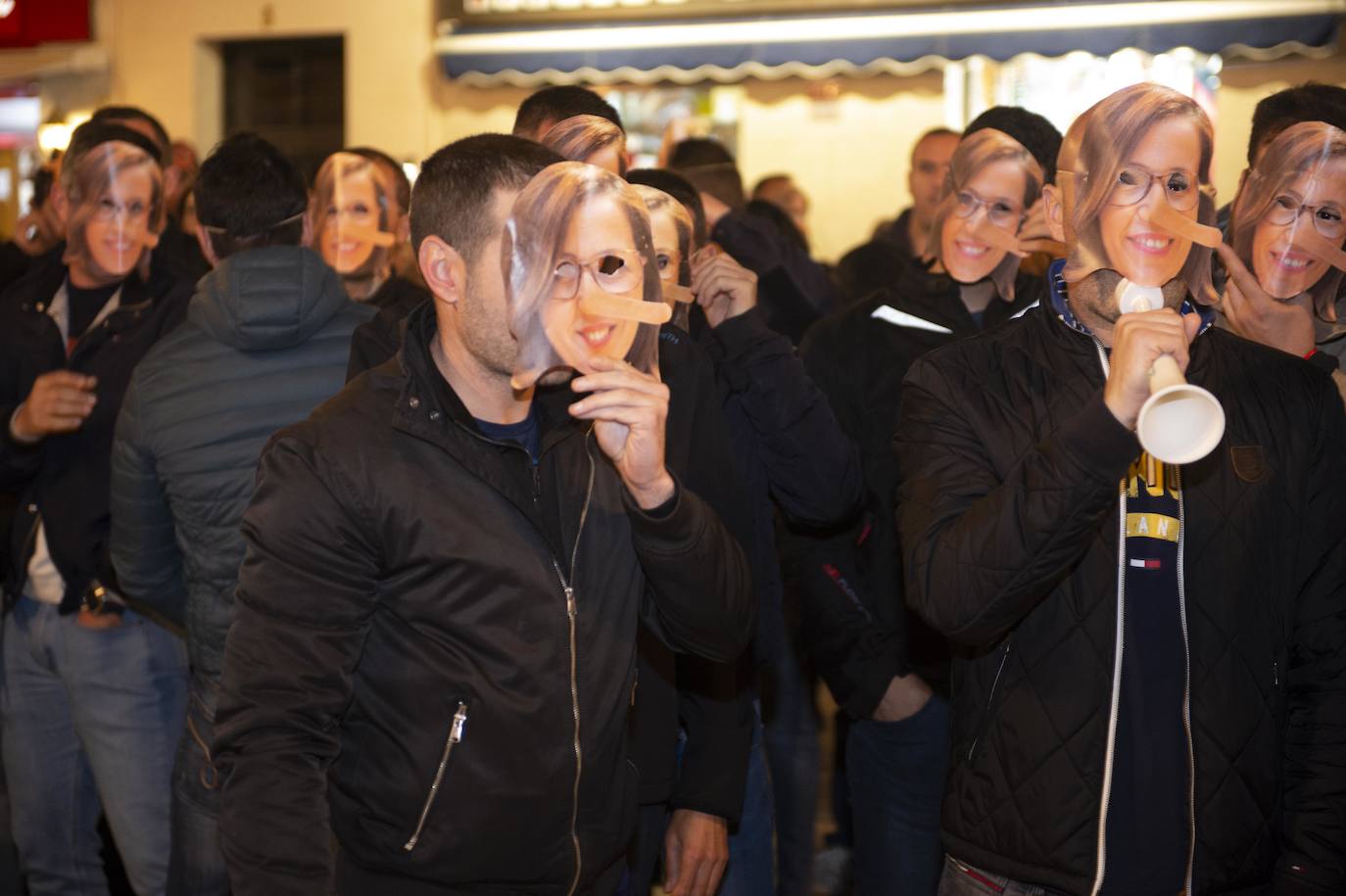 Fotos: Un centenar de funcionarios de Cartagena boicotean el acto de La Llamada