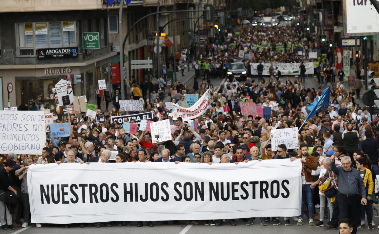 Manifestación en favor del 'pin parental', este sábado, en la Gran Vía de Murcia.