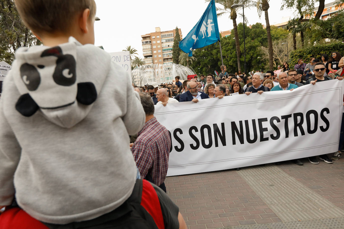 Fotos: «Nuestros hijos son nuestros», claman varios miles de personas en Murcia