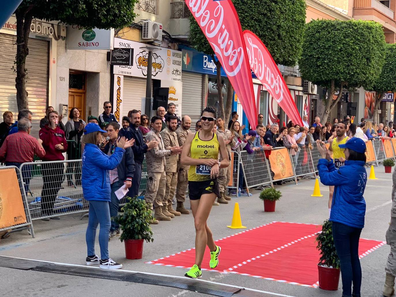 El corredor del Filippedes de Moratalla completa los 14 kilómetros en la VII Carrera Popular de la Base Aérea en 46:45 minutos, por los 57:12 para la atleta del Fondistas de Yecla