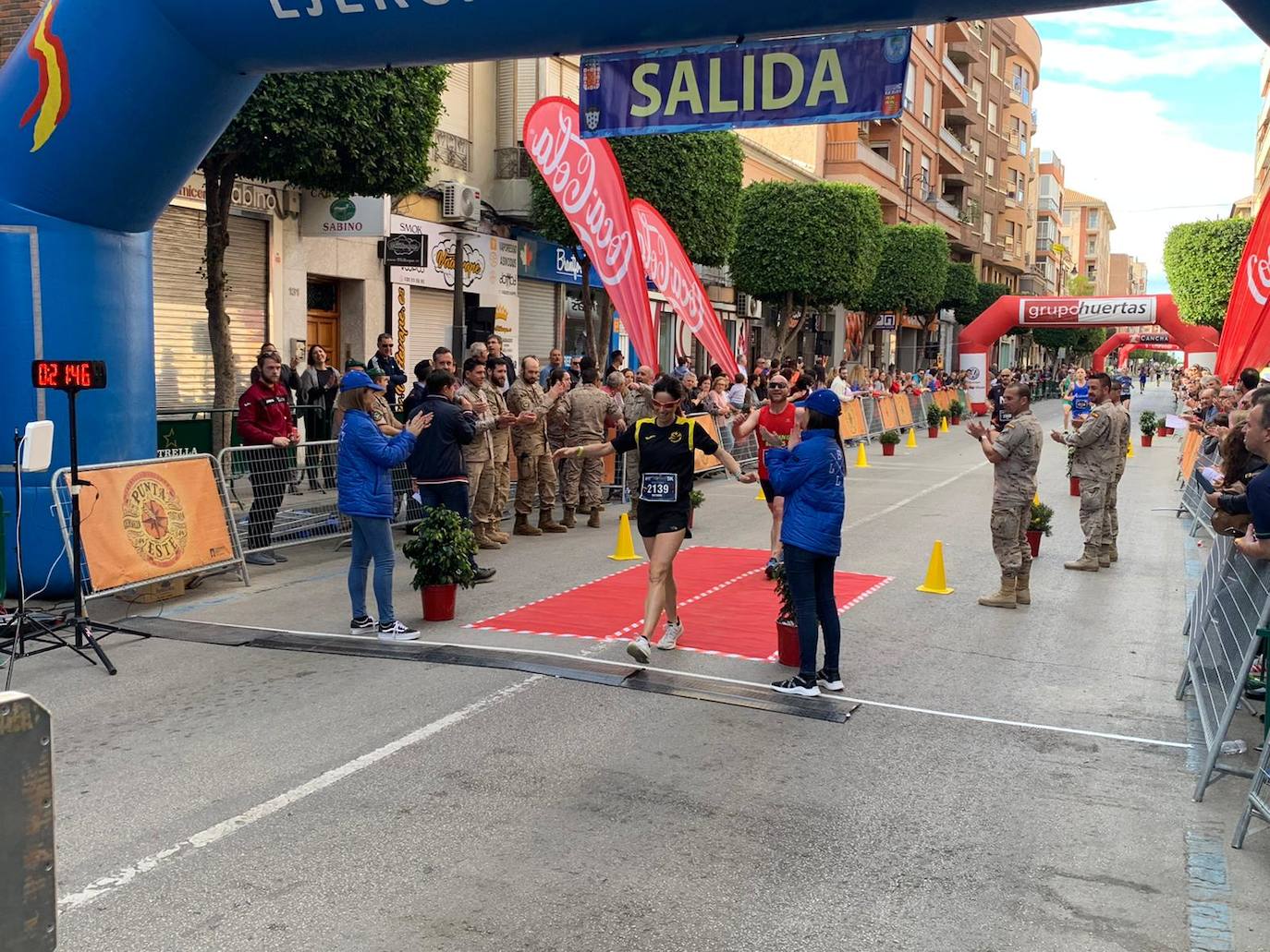 El corredor del Filippedes de Moratalla completa los 14 kilómetros en la VII Carrera Popular de la Base Aérea en 46:45 minutos, por los 57:12 para la atleta del Fondistas de Yecla