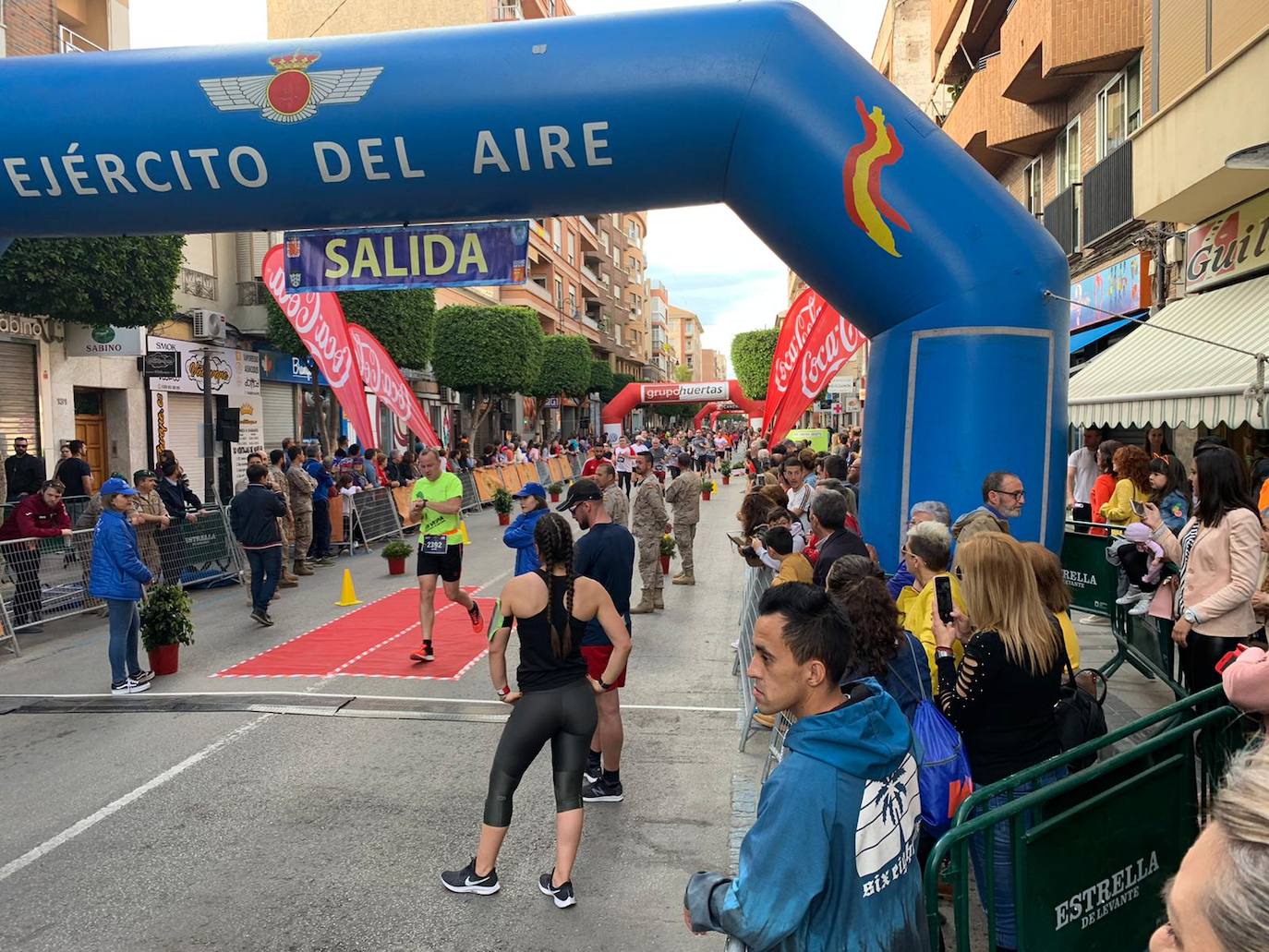 El corredor del Filippedes de Moratalla completa los 14 kilómetros en la VII Carrera Popular de la Base Aérea en 46:45 minutos, por los 57:12 para la atleta del Fondistas de Yecla