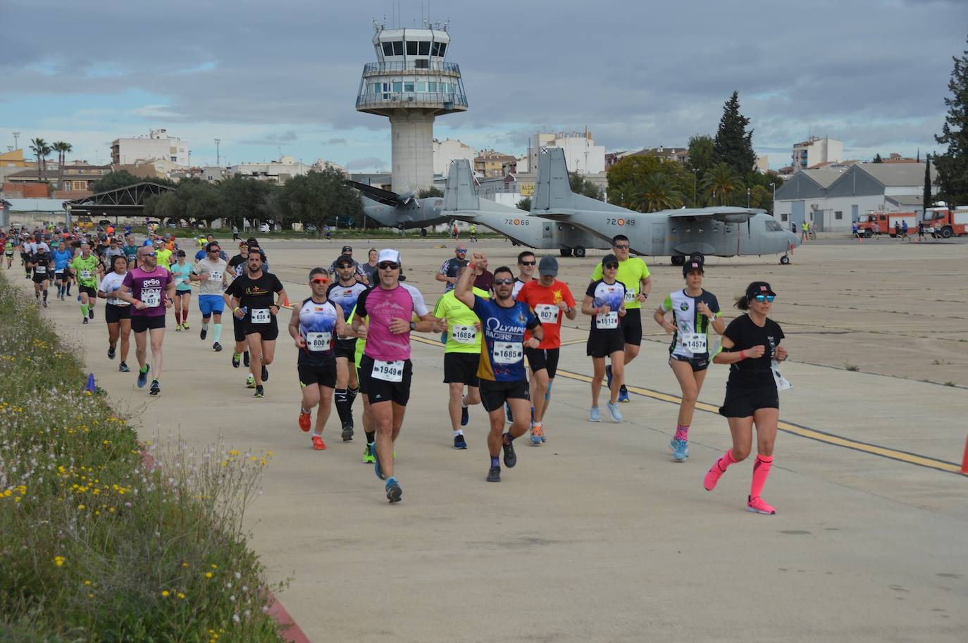 El corredor del Filippedes de Moratalla completa los 14 kilómetros en la VII Carrera Popular de la Base Aérea en 46:45 minutos, por los 57:12 para la atleta del Fondistas de Yecla